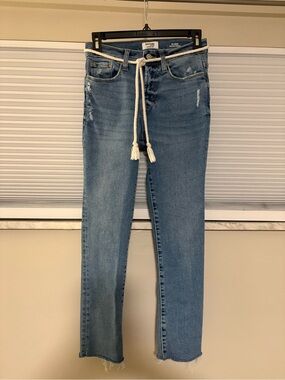 Kensie Vintage Luxe High Rise Light Blue Jeans with Cream Rope Belt